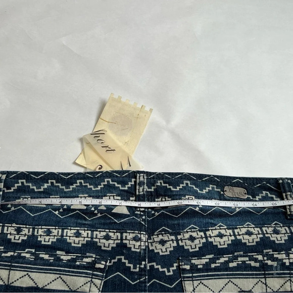 1st Kiss Shorts Size 11 Womens Stretch Mid Rise Printed Jean Blue Denim NWT - Picture 3 of 7